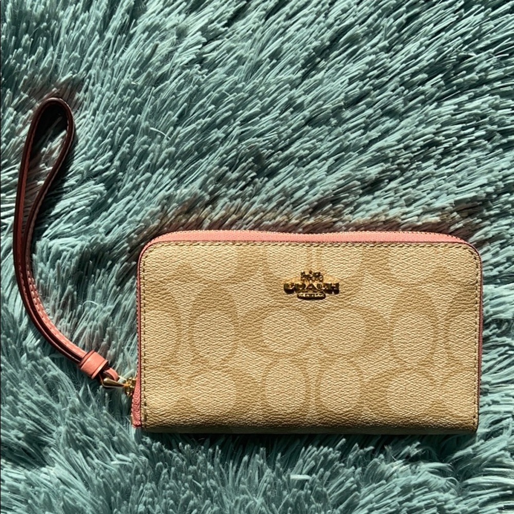 Coach wristlet wallet NWT comes with box